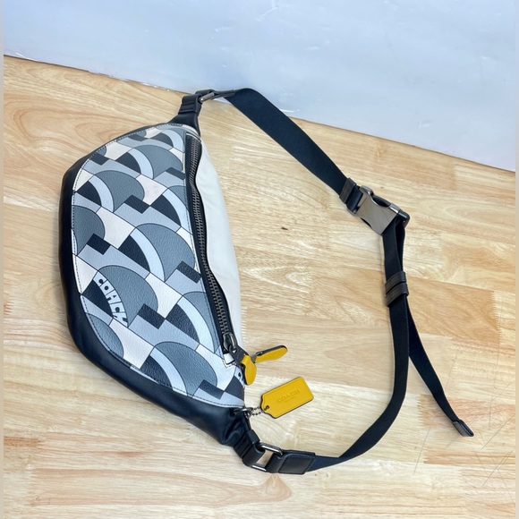 Coach Waist Bag Black / White / Grey Leather - Picture 1 of 10